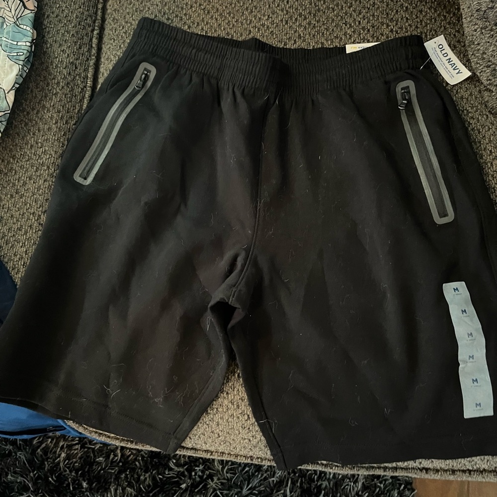 Mens Old Navy Dynamic Fleece with zip pocket shorts medium.